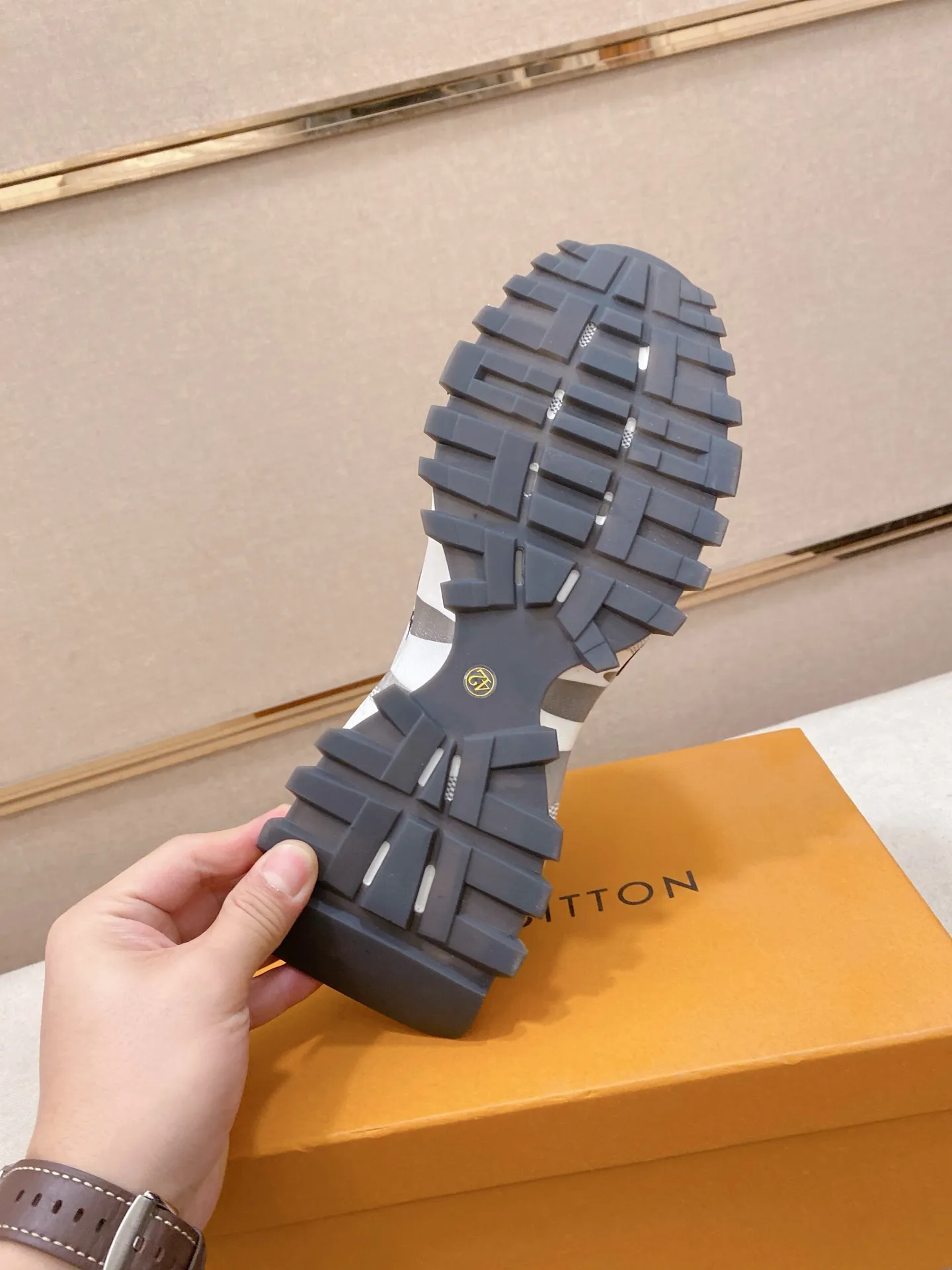 Men's shoes💰:442💰🇮🇹🇮🇹LV Louis Vuitton. The latest fashionable casual shoes are popular in physical stores. New spring and summer comfortable imported custom original cowhide, unique jacquard fabric element design. With sheepskin lining, Lv original bottom, [sun][sun] high-end packaging and high quality💪Details determine the quality, you can enter and exit the counter at will, welcome to compare🇮🇹Size 38-44